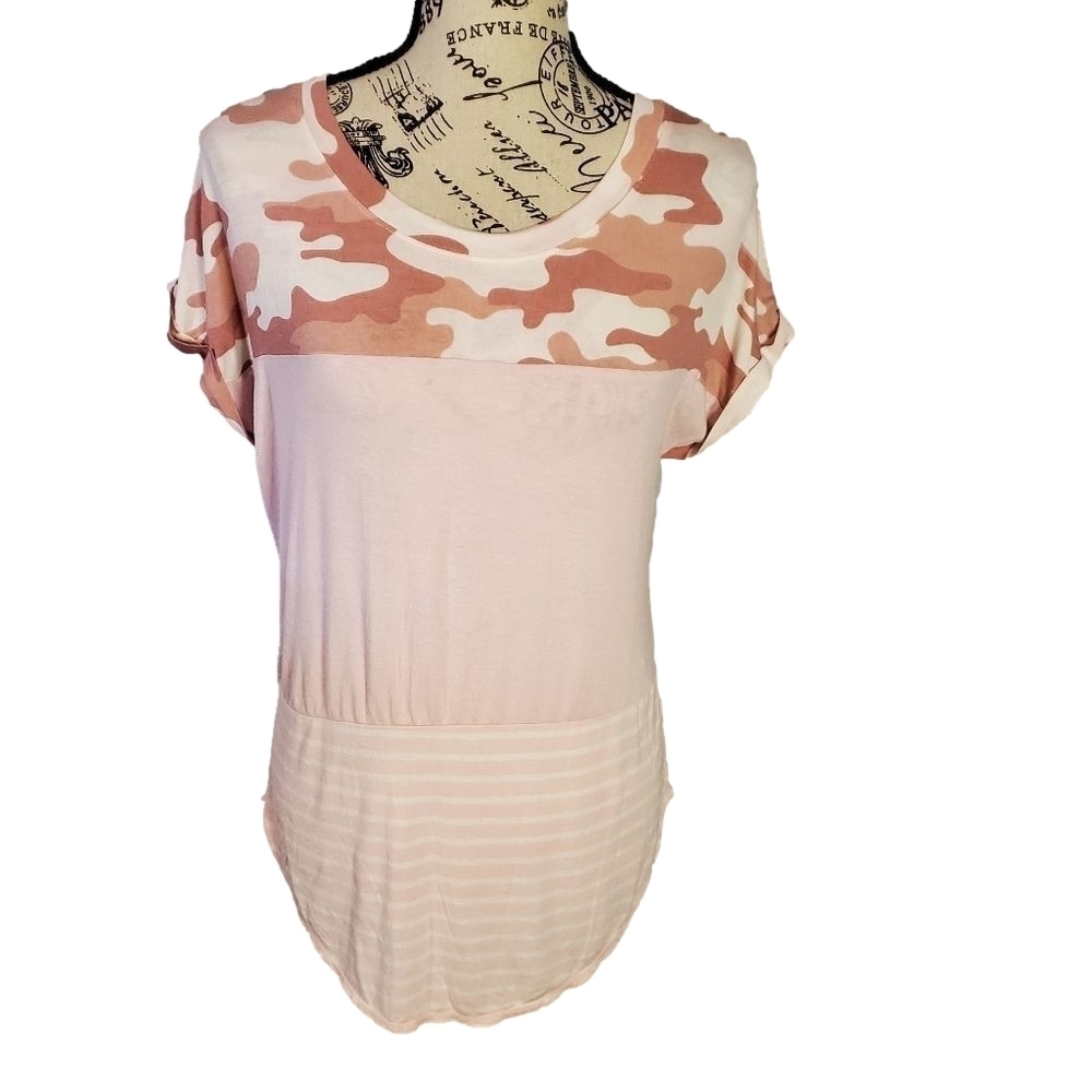 No Boundaries Pink Camo Stripe Jersey Top Large